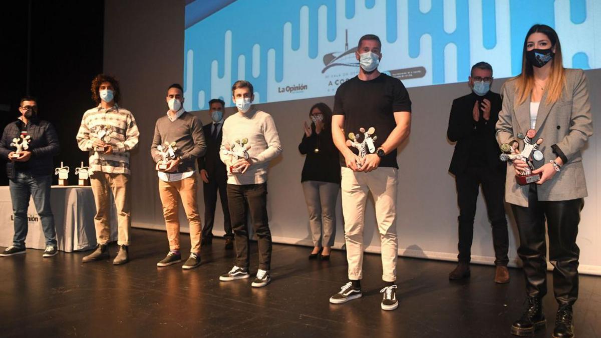 Homenaje a los deportistas que lucharon en primera línea contra el COVID. // CARLOS PARDELLAS