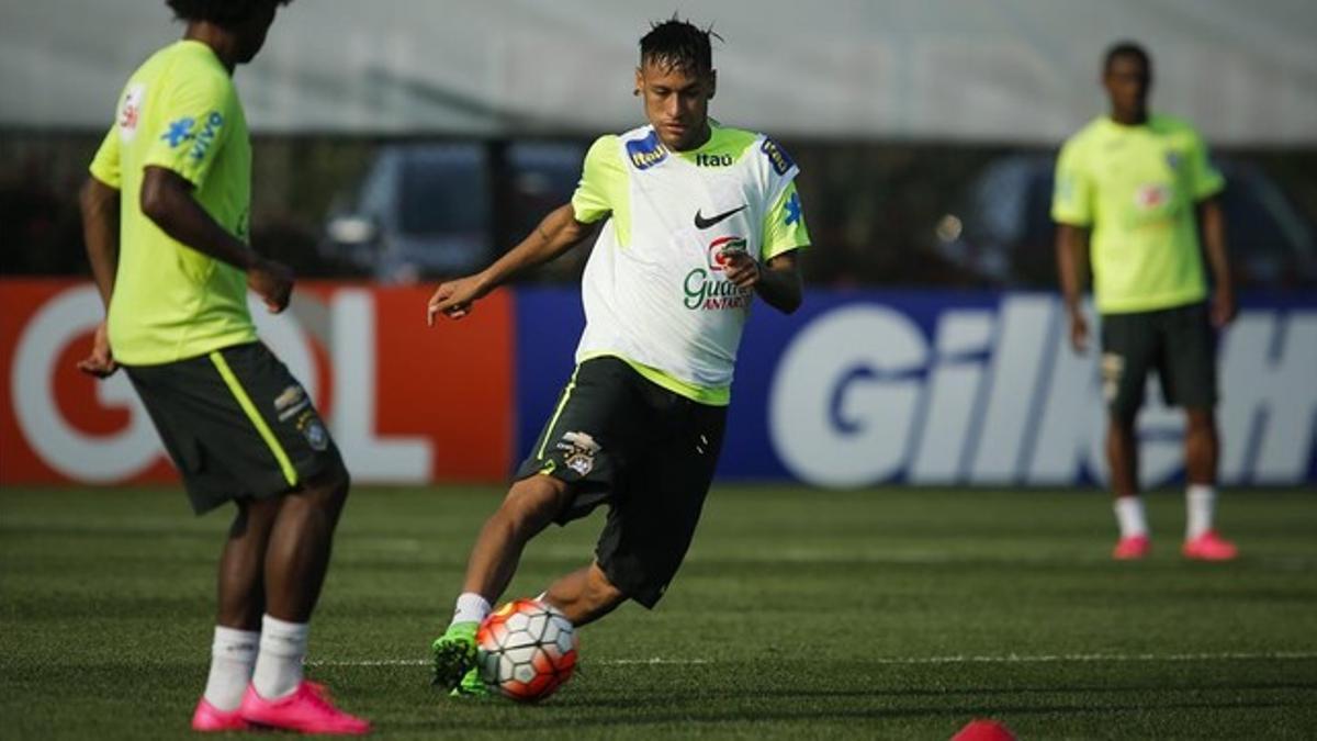 Neymar en un entrenamiento de la selección brasileña en Nueva Jersey, EEUU