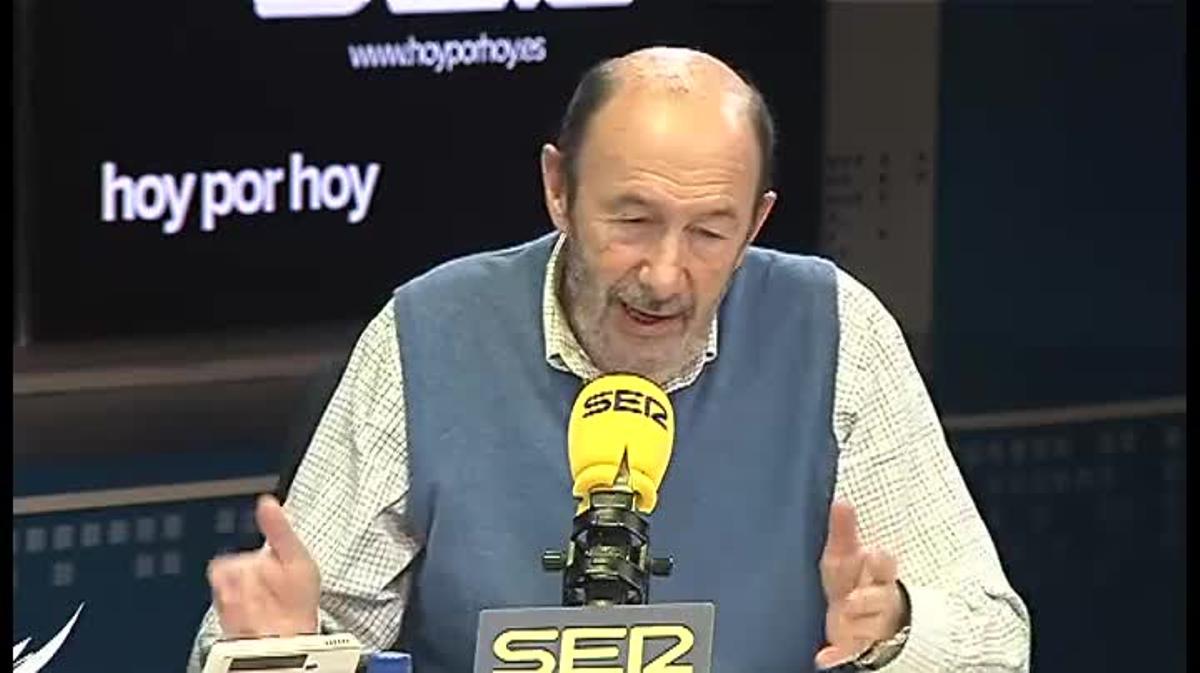 Rubalcaba, durant l’entrevista que ha donat aquest dijous a la cadena SER.