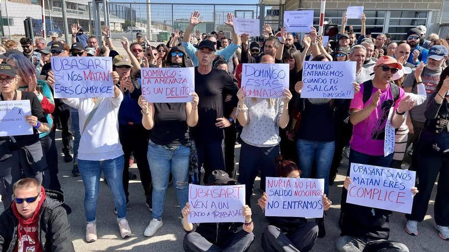 Treballadors de Quatre Camins protesten a la porta de la presó