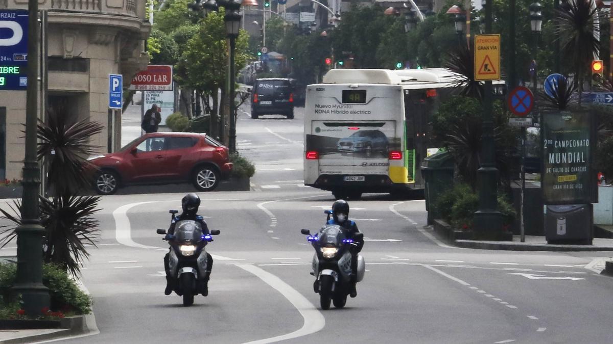 Dos policías en Urzáiz