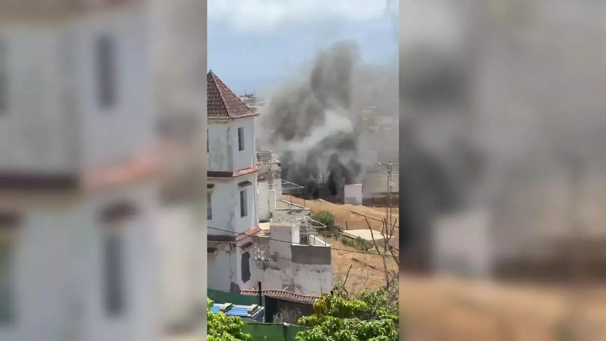 Extinguen un incendio en una casa abandonada de las medianías de Telde