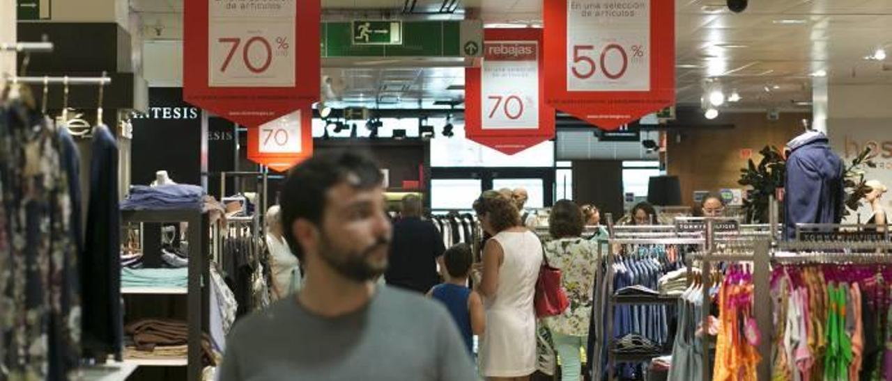 El comercio cierra las rebajas con un 3,5 % más de ventas