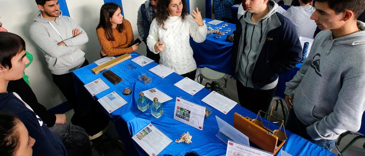 Alumnos del IES A Guía, en una actividad del centro // Marta G. Brea