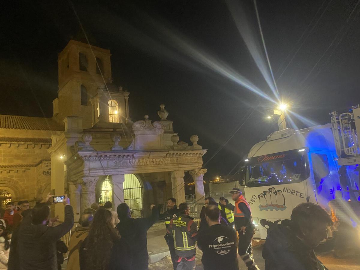 Destrozos en el Hornito de Mérida al paso de una carroza de la Cabalgata de Reyes Destrozos en el Hornito de Mérida al paso de una carroza de la Cabalgata de Reyes