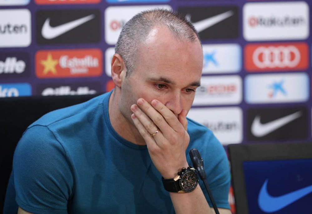 Iniesta, durante su rueda de prensa de despedida