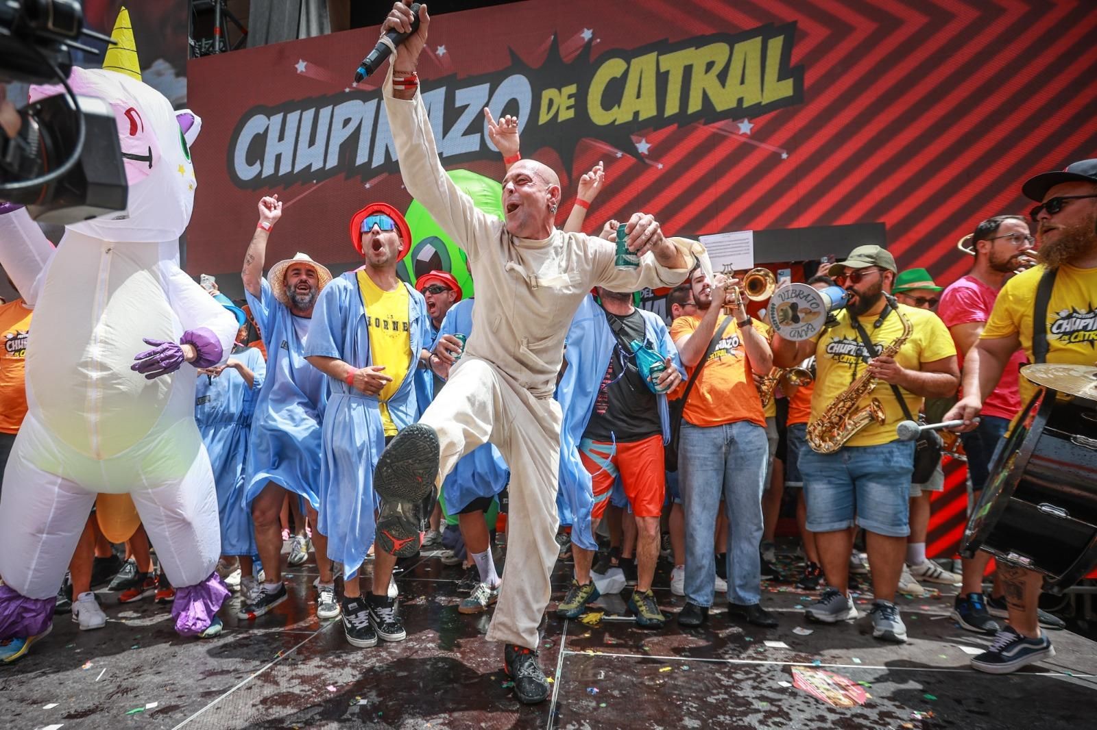 El primer Chupinazo, el de Catral, arranca el ciclo de fiestas veraniegas de los pueblos de la Vega Baja