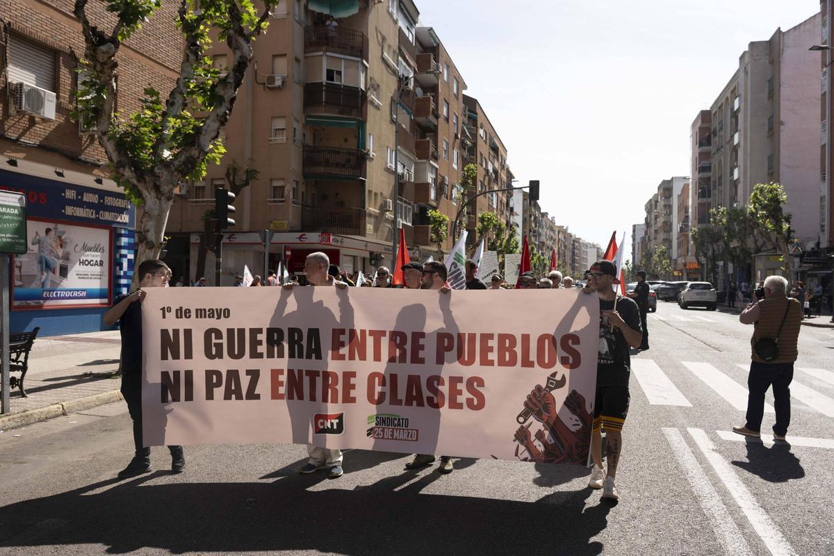 Fotogalería | Así se ha vivido la manifestación por el Día Internacional del Trabajo en Badajoz