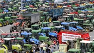 Cuando el campo colapsa la ciudad: medio siglo de tractoradas con Santiago como punto caliente