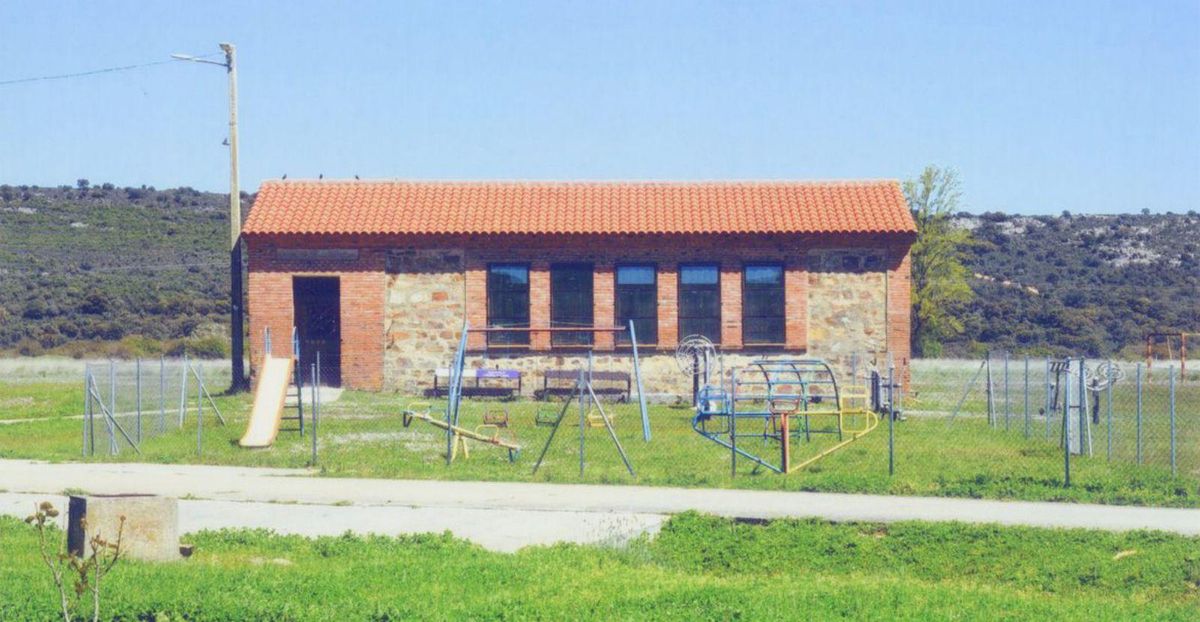 Navianos de Alba, lugar mansamente asentado en el valle recorrido por el arroyo Moratones