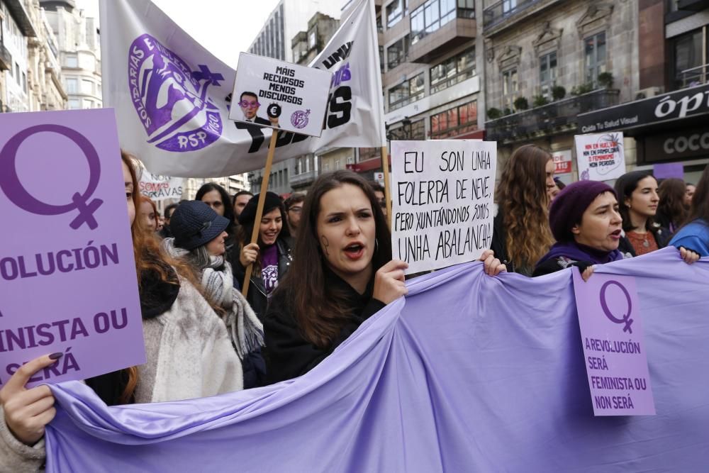 Vigo sale a la calle para clamar contra la violencia machista // R. Grobas