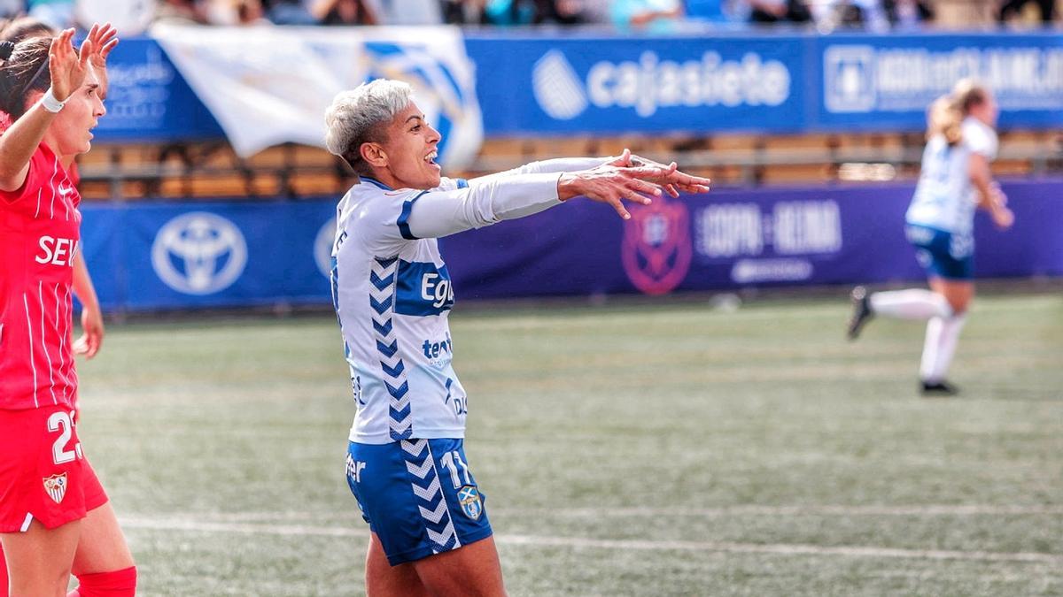 María José Pérez, durante un partido de la UD Granadilla Tenerife.