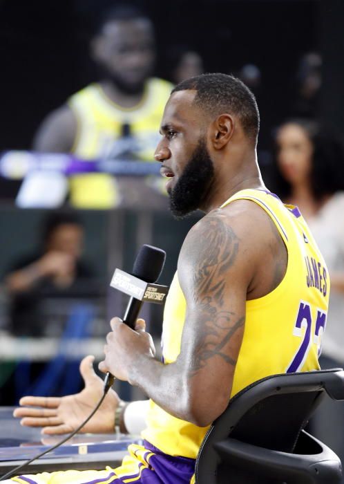 LeBron James habla por primera vez con los Lakers