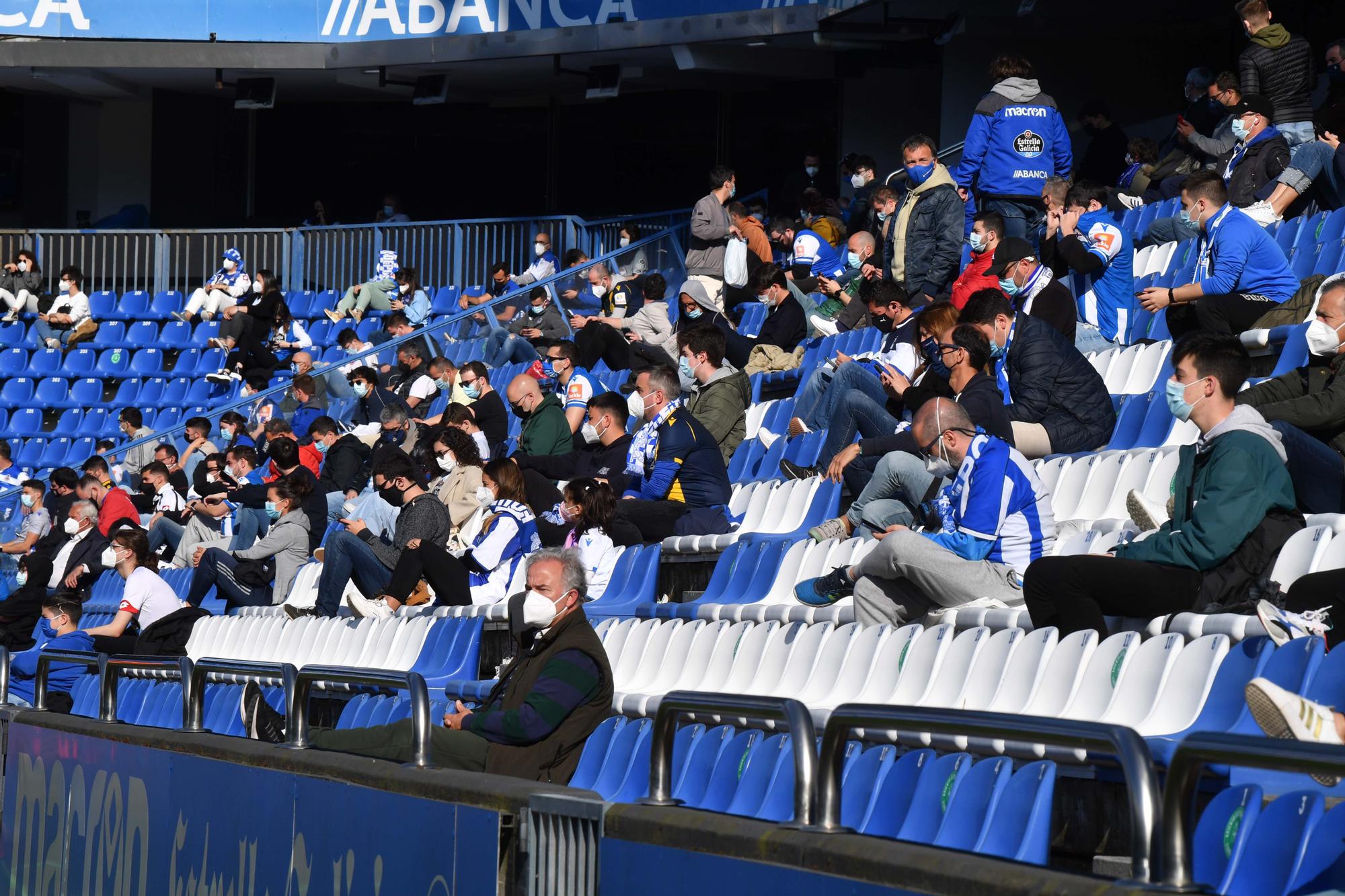 5.000 aficionados apoyan al Dépor en las gradas de Riazor