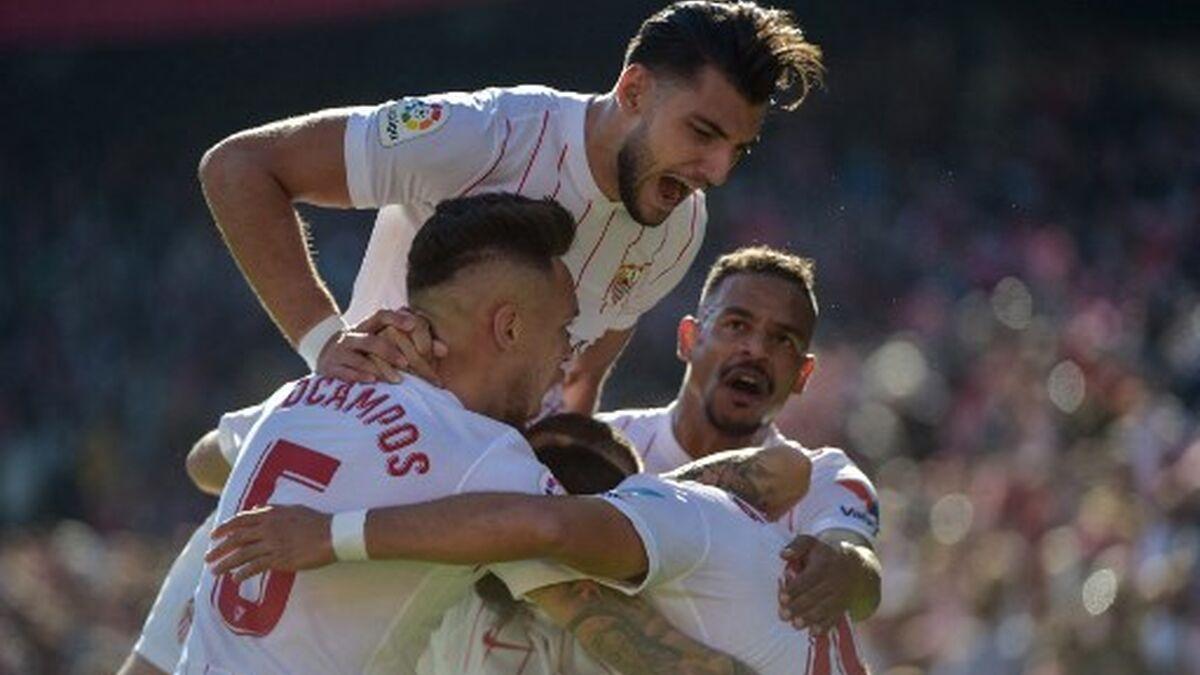 Jugadores del Sevilla celebrando un gol