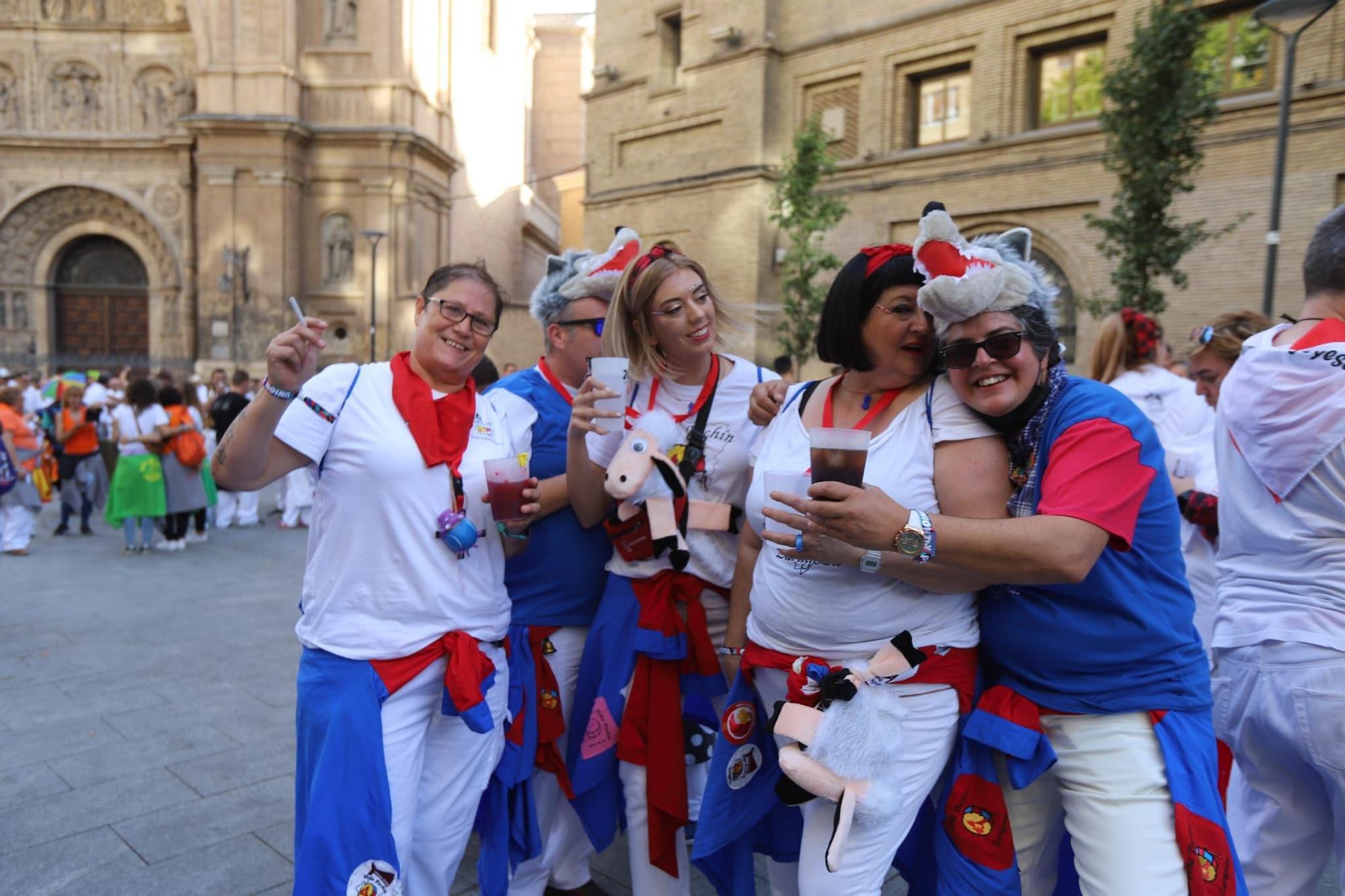 El pregón de Interpeñas ha vuelto a llenar de color y fiesta las calles de Zaragoza