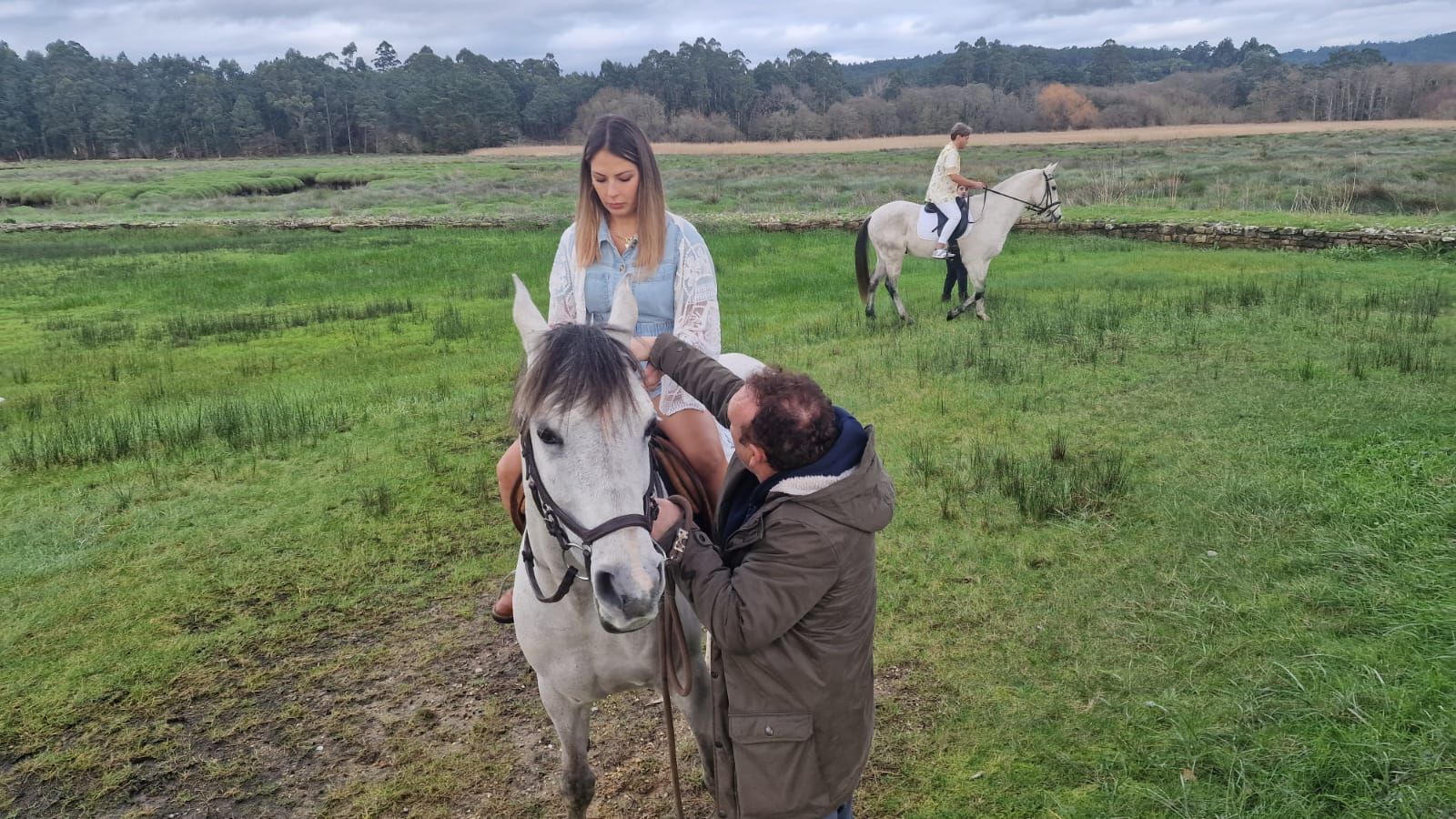 La actriz y presentadora Beatriz Serén durante el rodaje de "Junto a ti", el videoclip del último trabajo de Roi Casal, dirigido por Virvi Fraga.