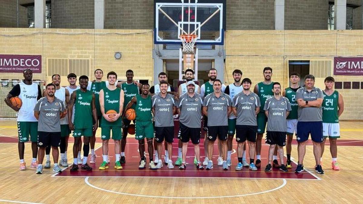 La plantilla y el cuerpo técnico del Cajasol Coto Córdoba ya trabajan en Vista Alegre.