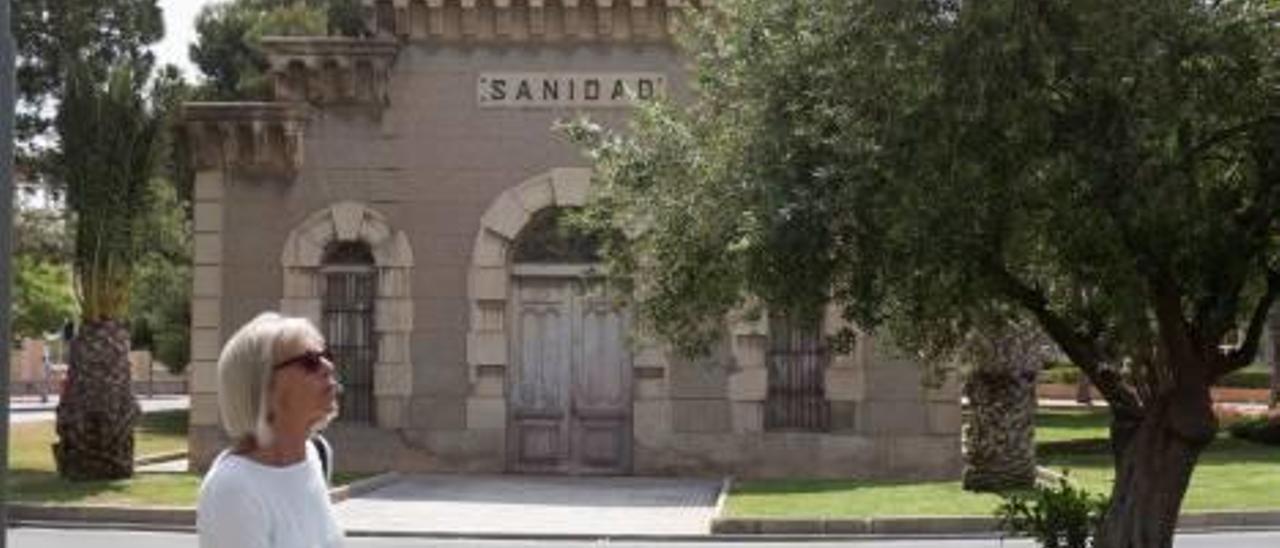 Una firma de Elche plantea un outlet de calzado en el antiguo edificio de Sanidad del Puerto