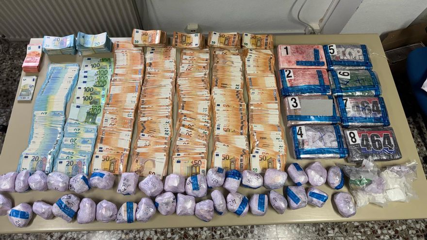 Detienen a una pareja tras pillarlo a él con más de 13 kilos de cocaína por la calle en La Alberca