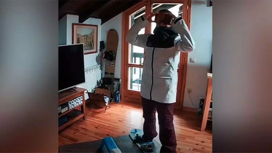 ¡Núria Castán hace snowboard en su casa!