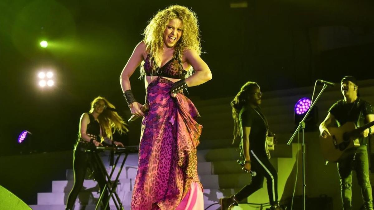 undefined44387418 colombian singer shakira performs during the opening ceremon180720182652