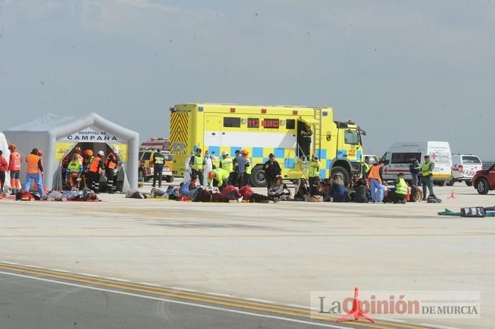 Simulan un accidente aéreo en aeropuerto