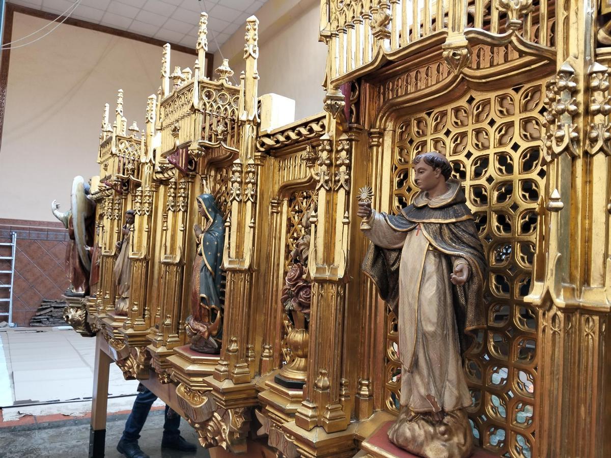 La Cofradía del Cristo de Gracia de Córdoba realiza un tratamiento para eliminar la presencia de carcoma del paso procesional.