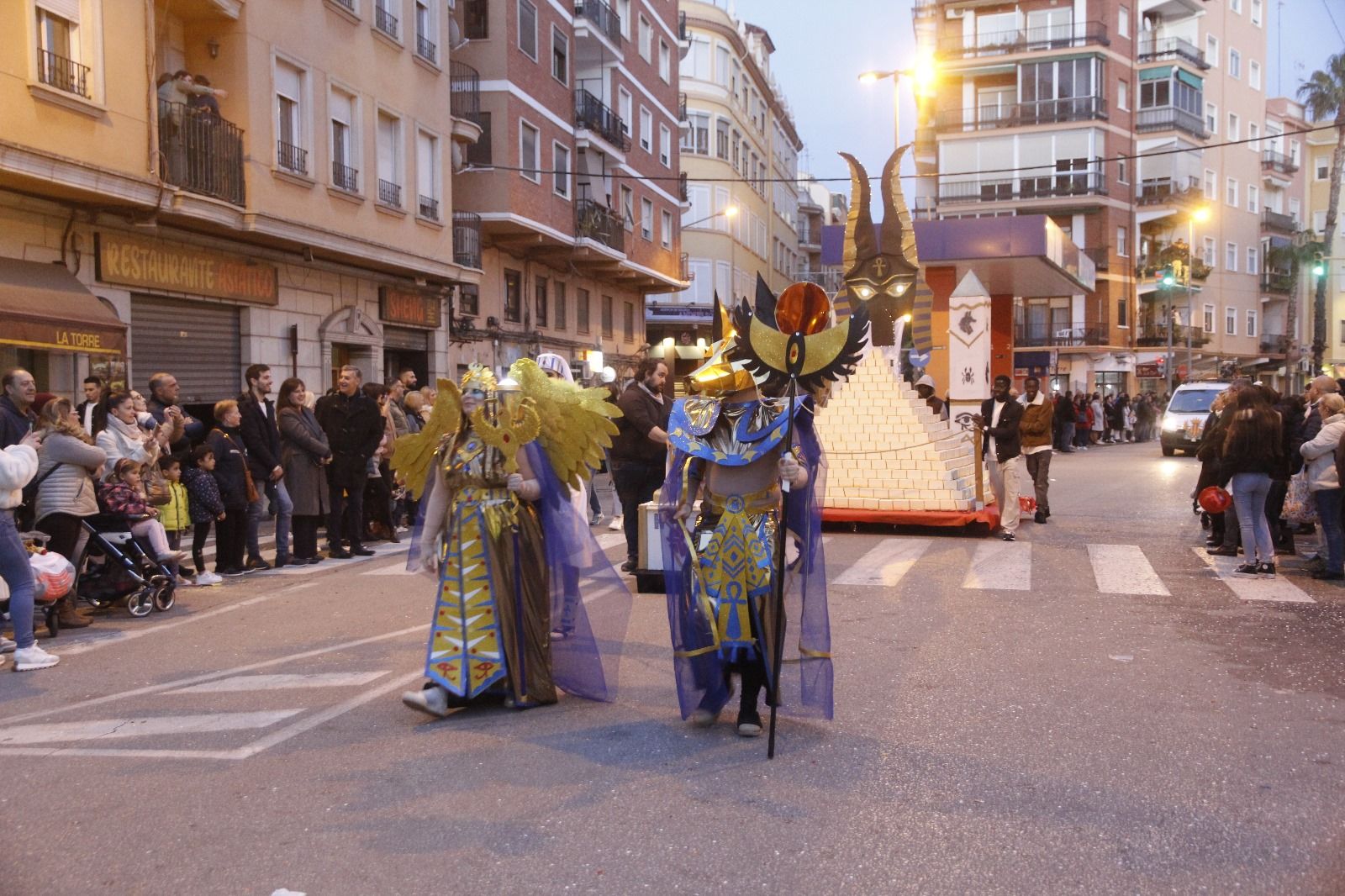 Hernán Cortés gana el primer premio en la cabalgata de Alzira