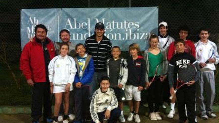 Los niños del Tenis Club Ibiza conocen a Lapentti