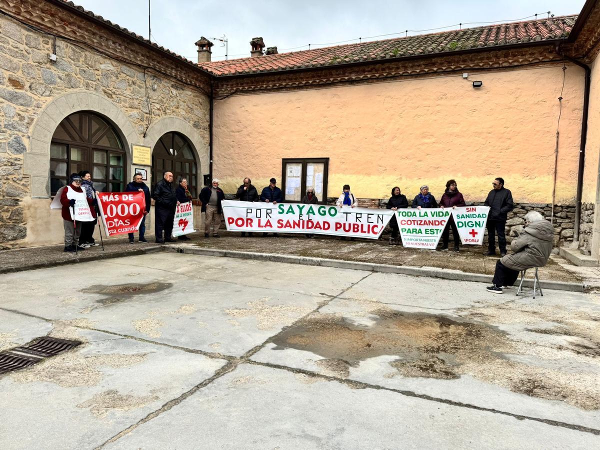 Concentración por la sanidad pública en Bermillo de Sayago.