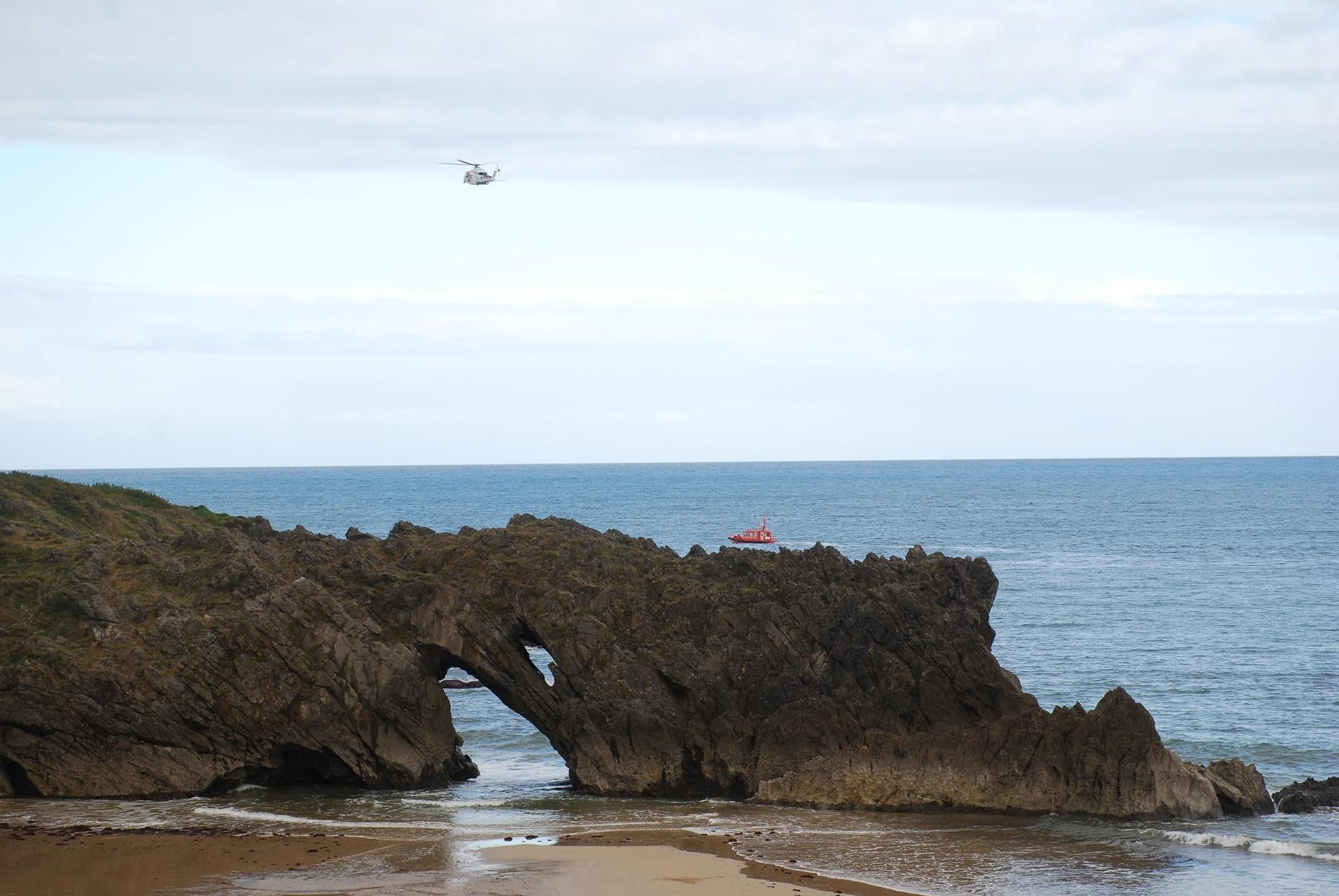 Búsqueda de un desaparecido en el mar en Llanes