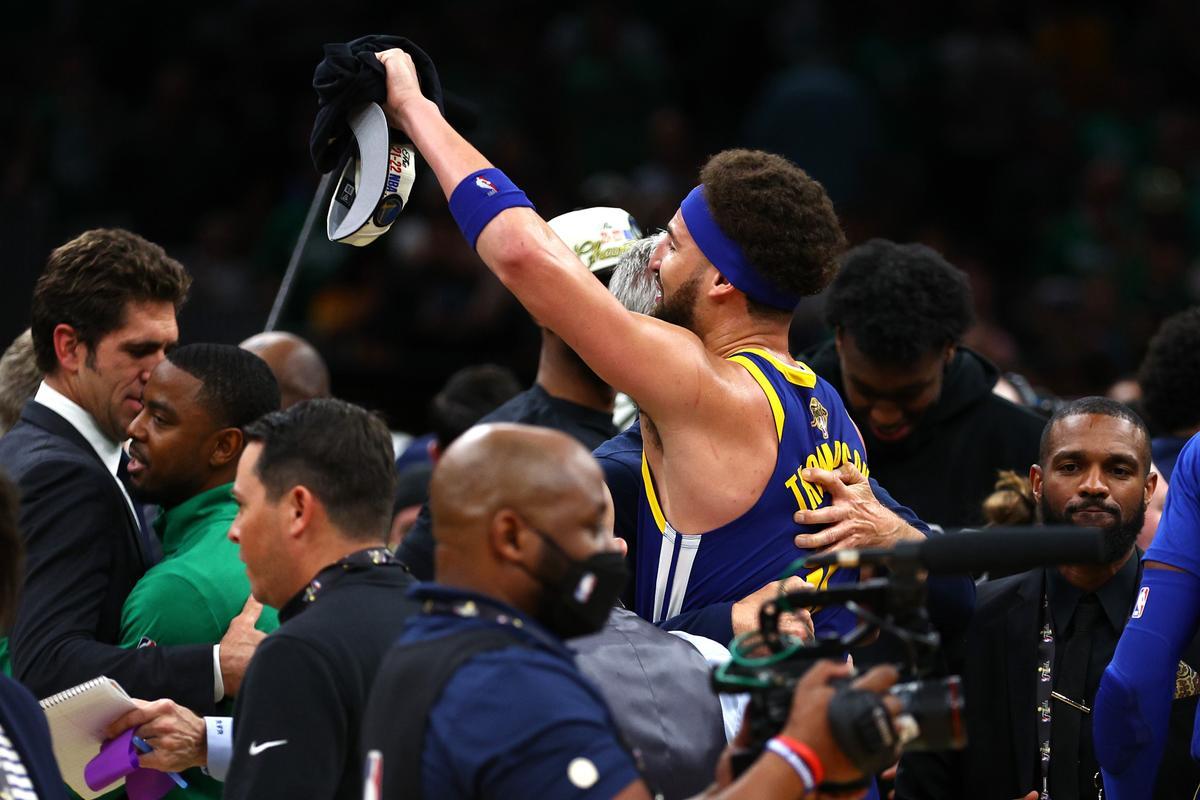¡Así celebraron los Warrios el título de la NBA!