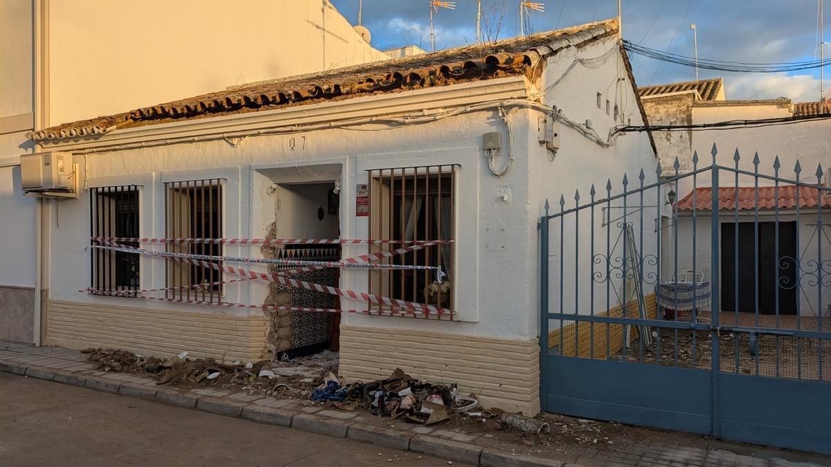 Exterior de la vivienda afectada por la explosión.