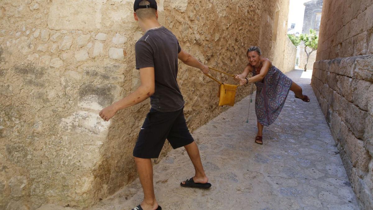 Handtaschendiebstähle gibt es vor allem im Sommer auf Mallorca täglich.