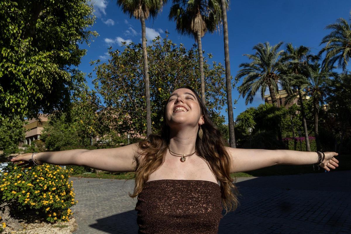 Nerea, cantante del grupo Alma Pirata, durante una entrevista en la sede de INFORMACIÓN en Alicante