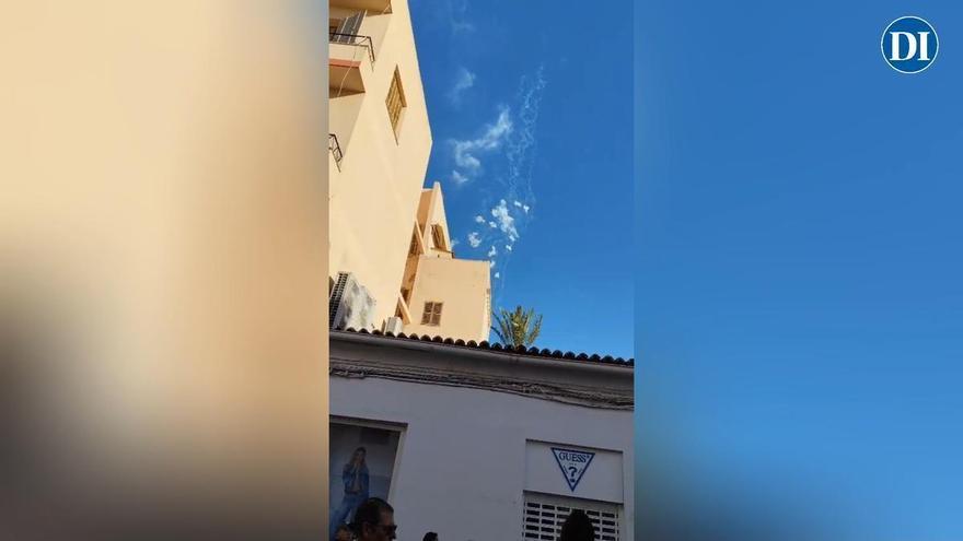 Una 'mascletá' y la salida de la vuelta ciclista sorprenden el vía crucis viviente del Cristo de la Agonía de Ibiza