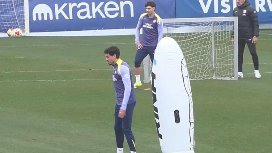 Simeone, con las bajas de Johnny Cardoso y Barrios; Nico González, con el grupo