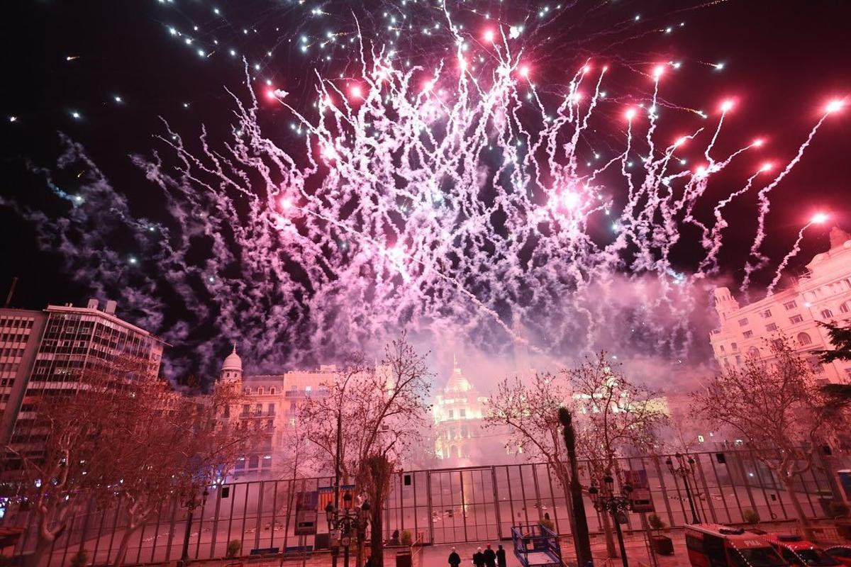 Mascletà nocturna, en una imagen de archivo