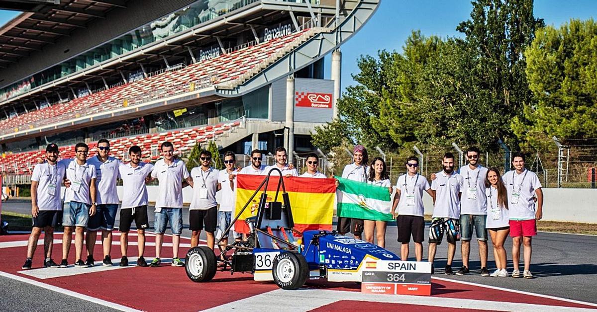 El equipo con el primer prototipo. | L.O