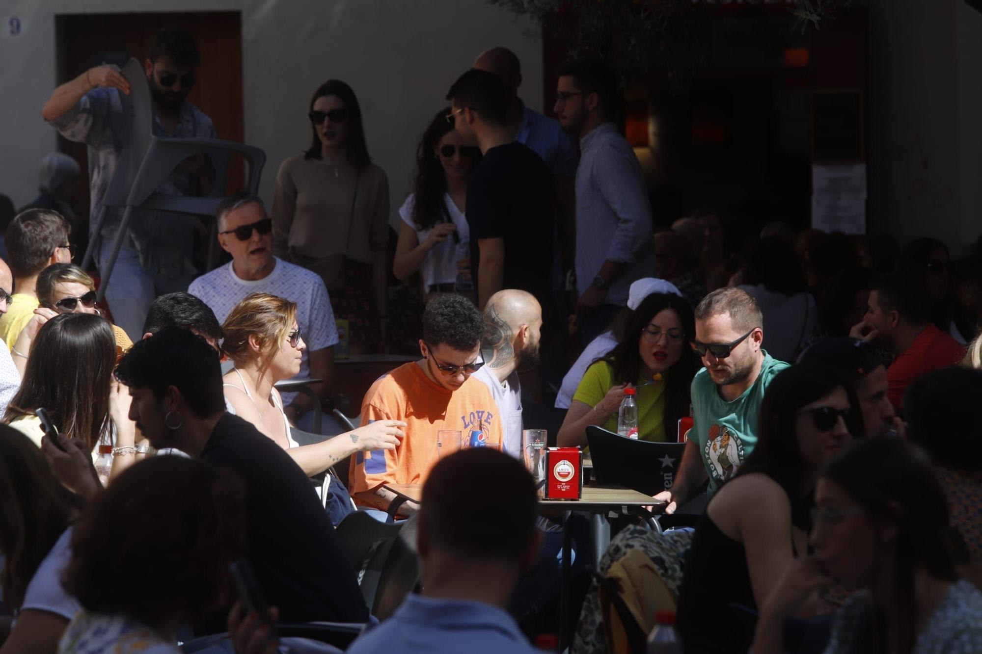 El ambiente fallero y el calor, protagonistas este domingo en València