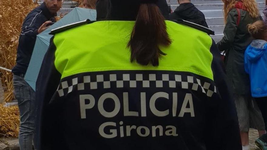 Un agent de la policia.