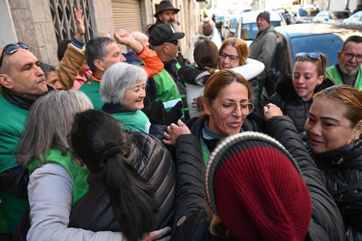 La PAH logra aplazar el desahucio de una mujer y su hija en el barrio de Carrús en Elche