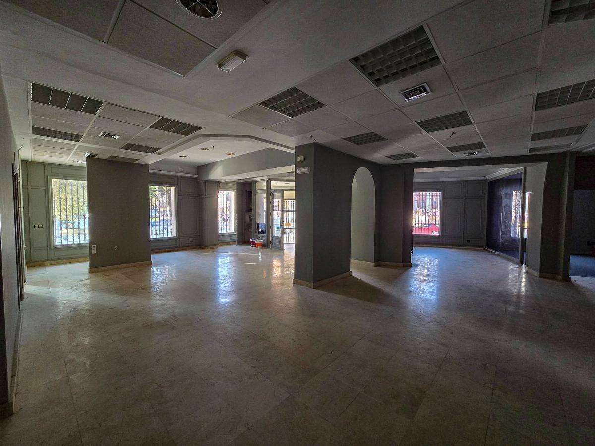 Interior del establecimiento que acogerá la segunda tienda Prisca en Badajoz.