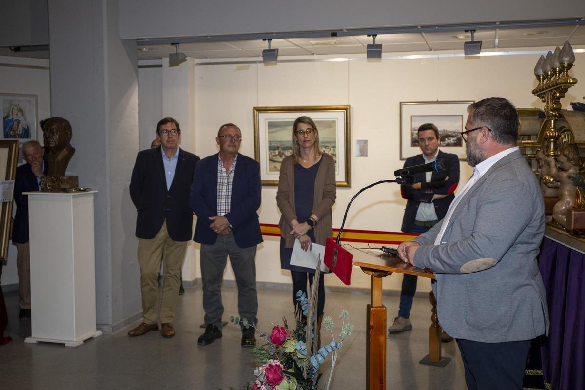 Inauguración de la muestra “Álvaro Magro, “Paisajes y tradiciones de mi pueblo”, por Julio Quesada” en Crevillent