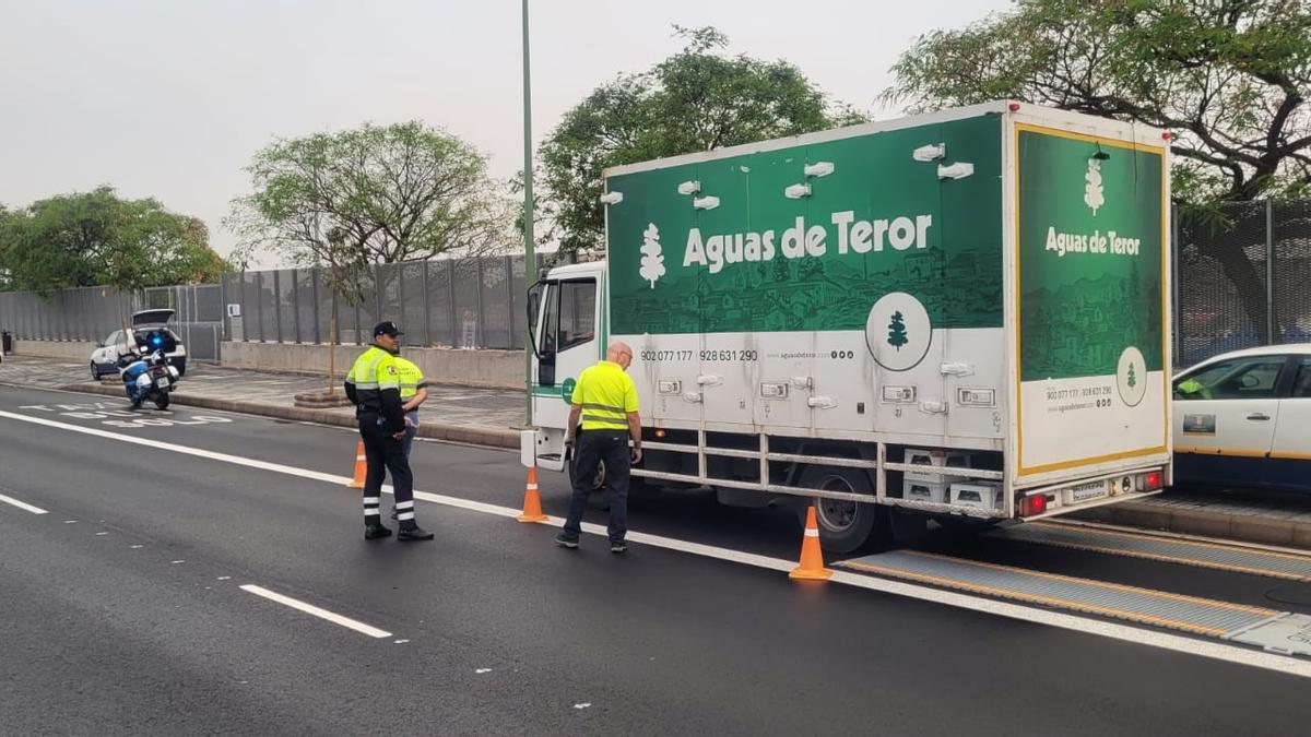 La Policía Local de Las Palmas de Gran Canaria se suma a la campaña de la  DGT para vigilar y controlar furgonetas - La Provincia