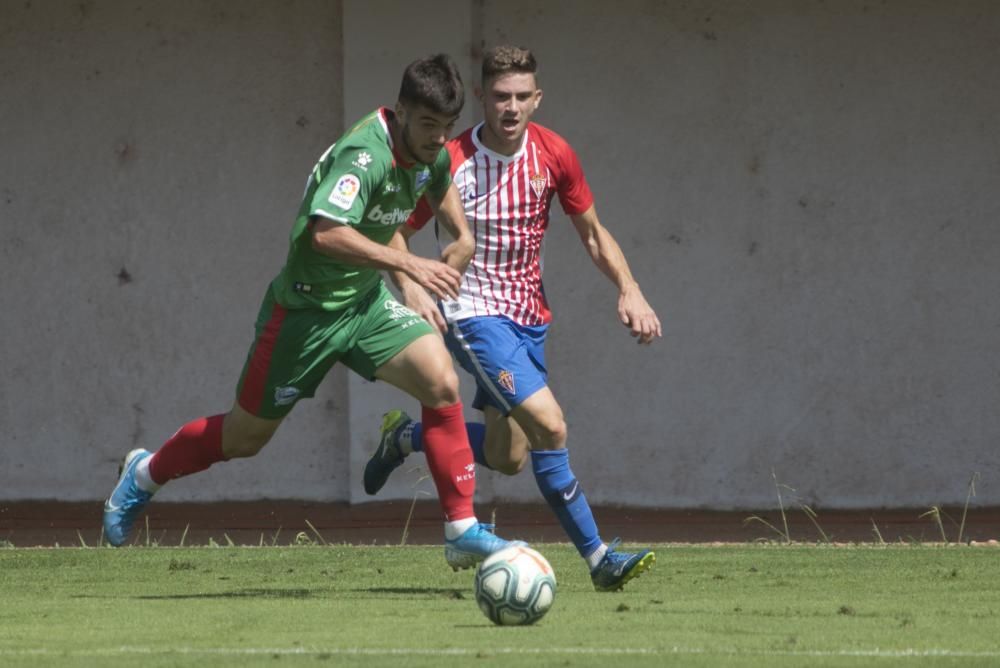 El partido entre el Sporting de Gijón y el Alavés, en imágenes