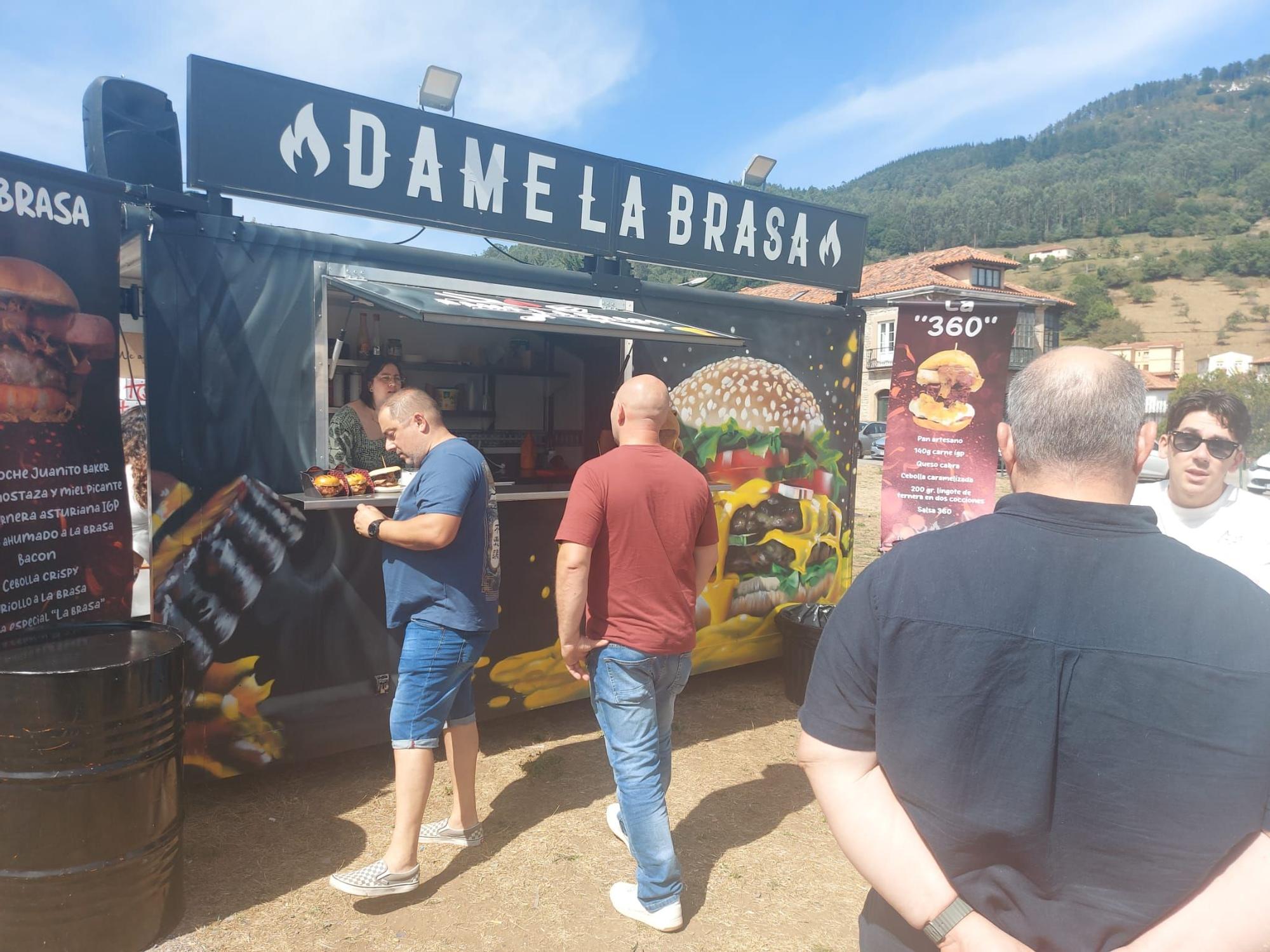 En imágenes: Salas estrena su primera quedada de foodtrucks