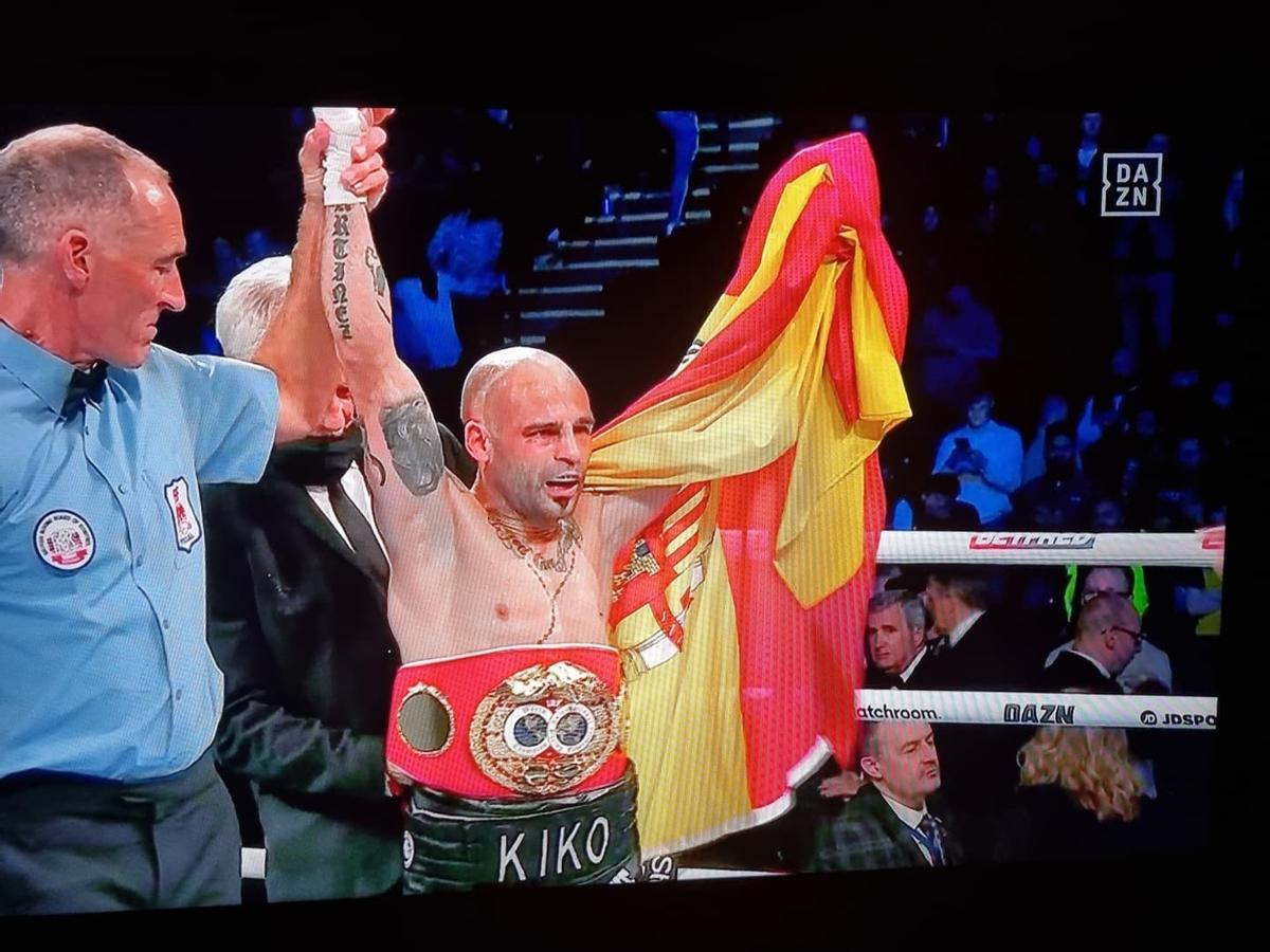 La mano del campeón por KO en todo lo alto