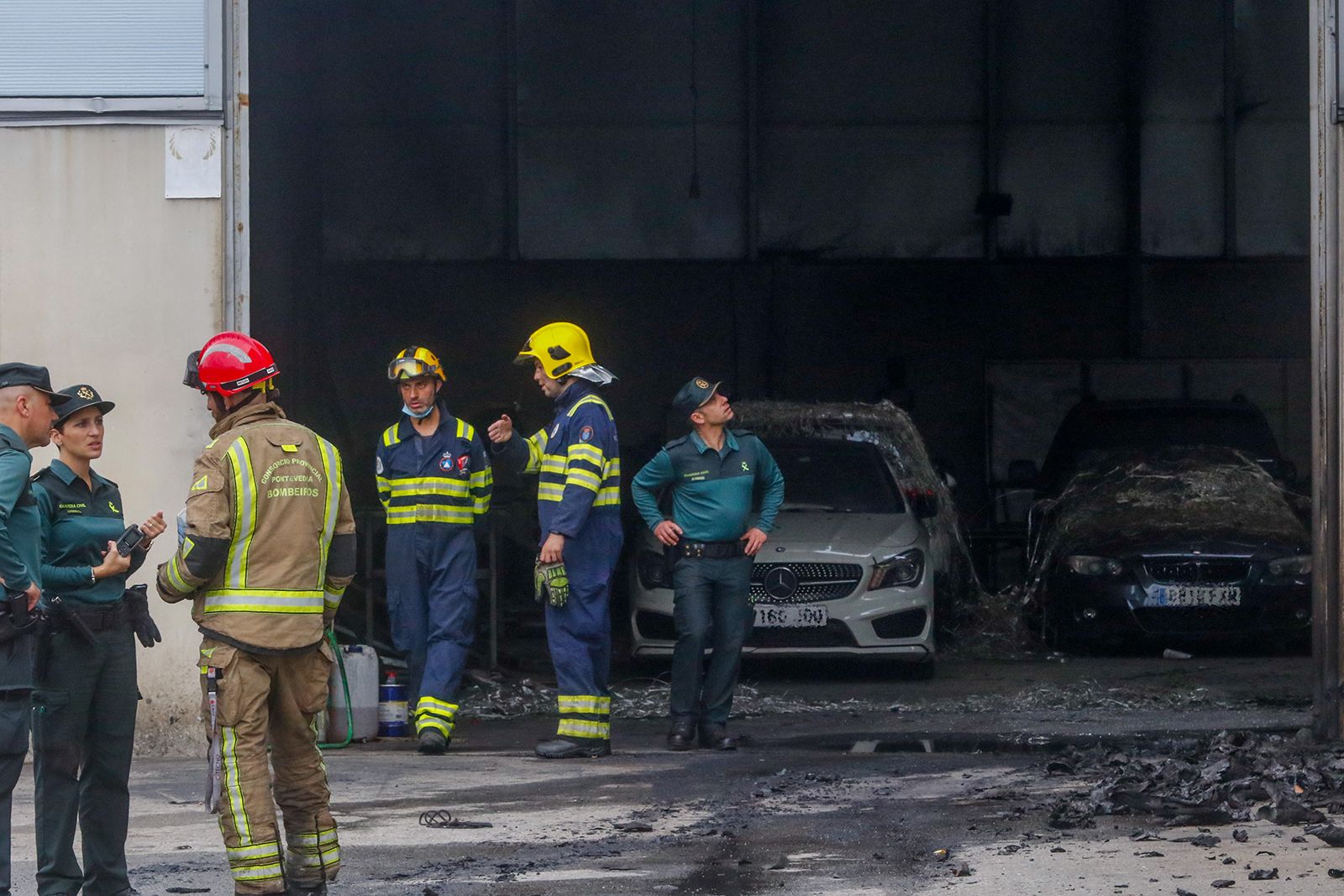 Un incendio afecta a una de las naves del antiguo Grupo Lito en Caldas